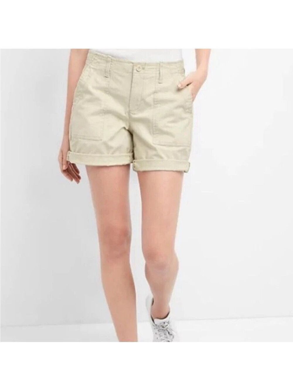 GAP Girlfriend Chino Shorts Roll cuff Mid Rise Cream, size 0